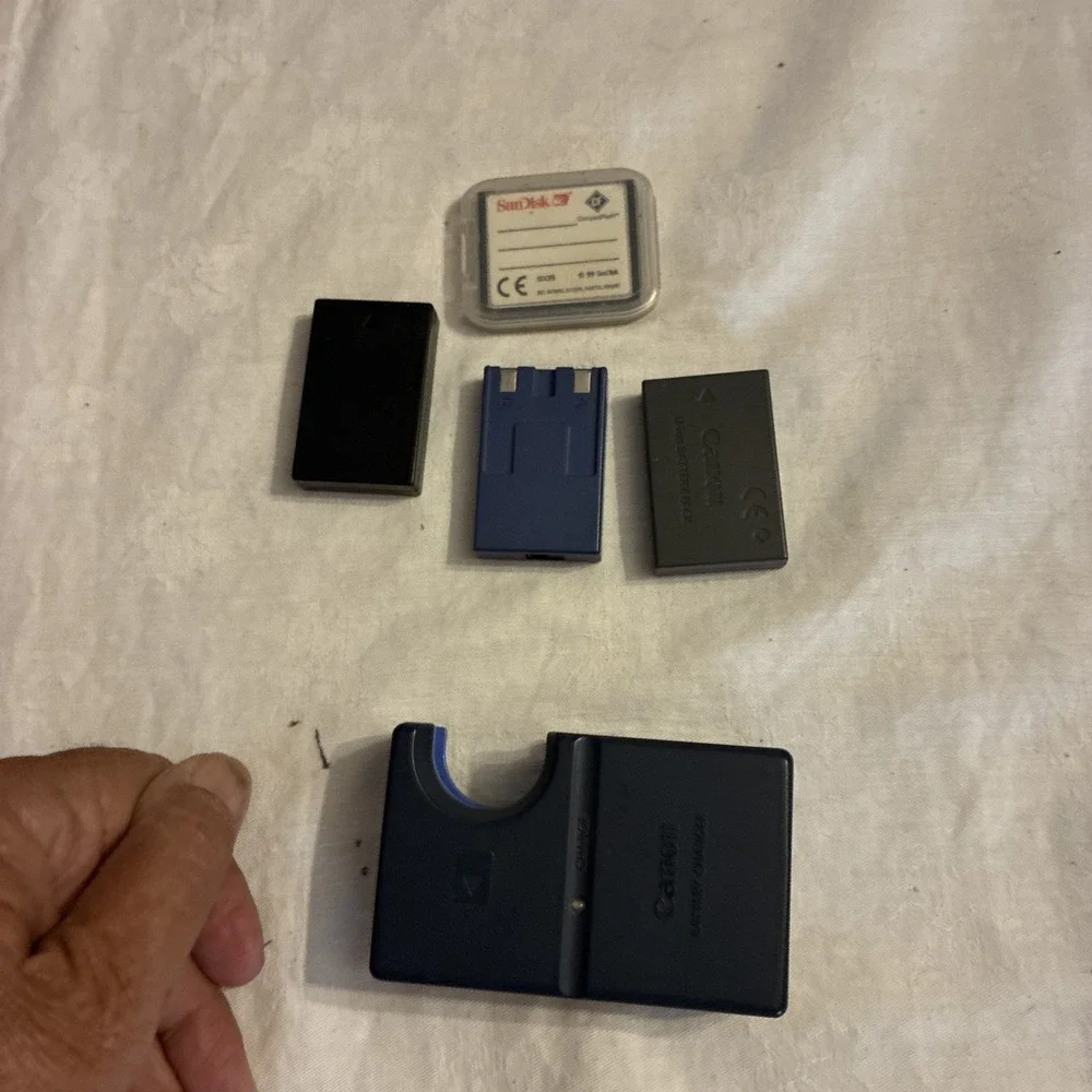 canon battery charger CB-2LS, 3 batteries, And One Sim Card Working